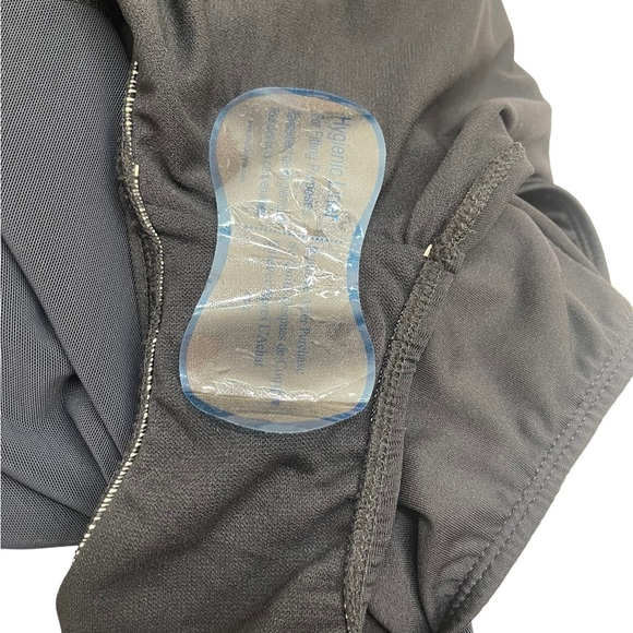 New Roxanne black
V Neck Sarong
One Piece Swimsuit size 16(40DCup) - Picture 12 of 15